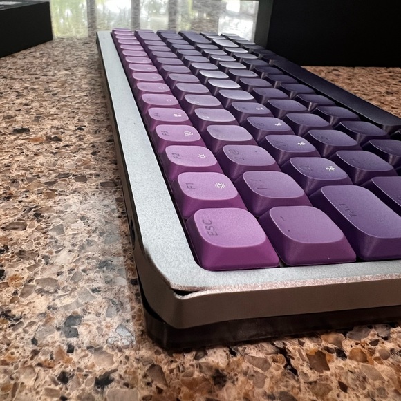 Costom L75 low profile mechanical keyboard, used and slight cosmetic damage. - Picture 2 of 9